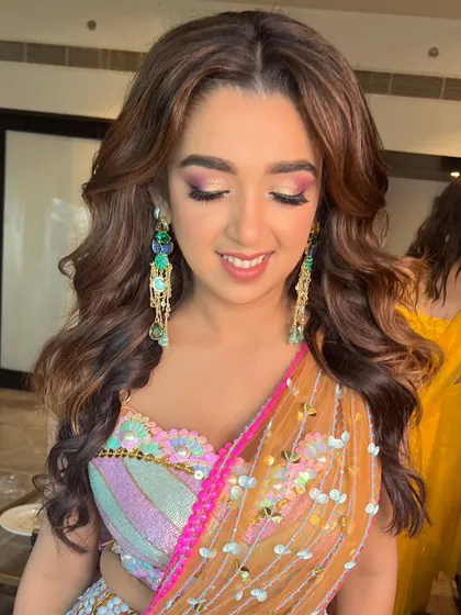 A close-up of the colorful Mehendi makeup. The blend of pink and gold on the eyes complements the multi-tonal outfit beautifully.