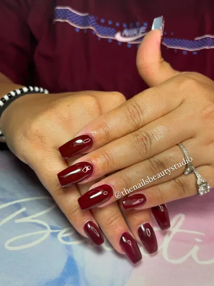 A classic and timeless look: long, coffin-shaped nails in a beautiful, deep red wine color.