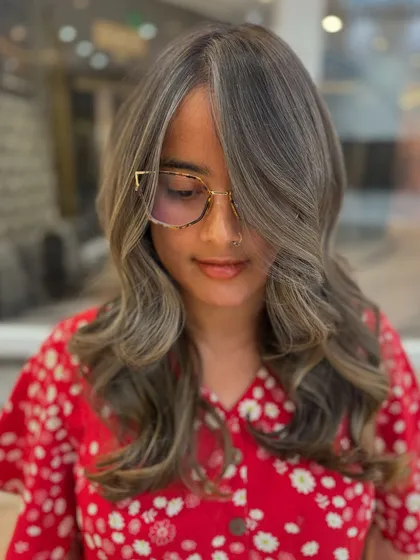 A final shot of this gorgeous ash blond balayage, full of texture and modern style.