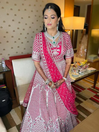 A final look at this beautiful client, ready for the wedding festivities. Her makeup features a soft smokey eye and a natural pink lip, the definition of grace.