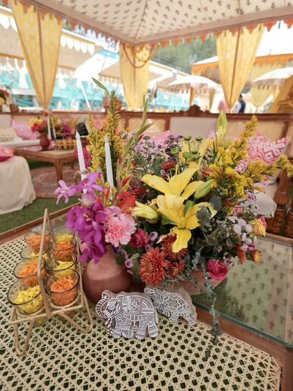 Another detail from the Haldi tables, with hand-carved elephant props adding a touch of local artistry alongside the vibrant floral arrangements.
