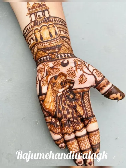 A beautiful Karwa Chauth design with a romantic portrait of the couple under the moonlit sky.
