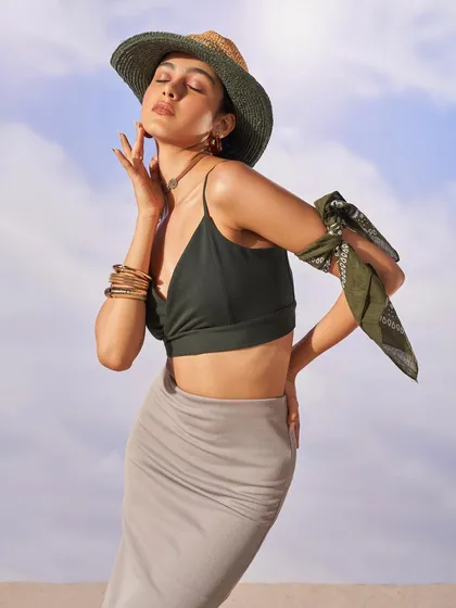 A bronzed and glowing look for the Ostilos campaign. The makeup is designed to look like the model has a natural tan, perfect for summer fashion.