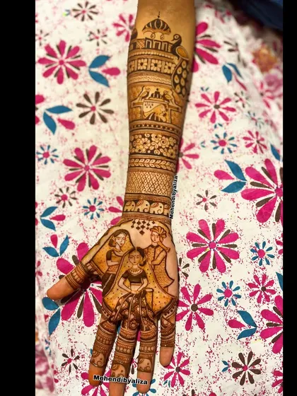 The full view of the royal bridal henna, a masterpiece of storytelling and intricate patterns.