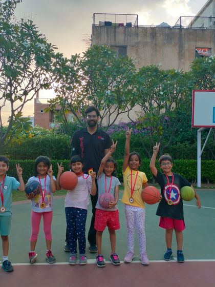 Victory signs and big smiles from these young players after completing their Ranking Day challenges. It’s all about having fun while developing skills.