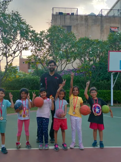 Victory signs and big smiles from these young players after completing their Ranking Day challenges. It’s all about having fun while developing skills.