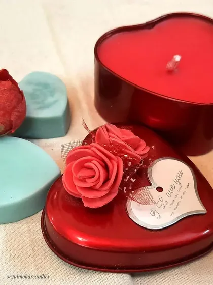 Our candle gift sets are a simple, thoughtful, and intentional gift. This one features a heart-shaped tin candle and matching wax melts.
