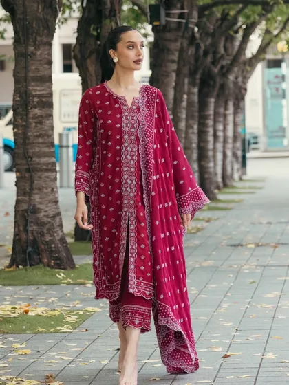 This rich magenta kurta set is another favorite from my Oon collection. The intricate print and warm fabric make it a perfect statement piece for winter.