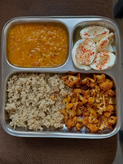 Another quinoa-based meal with red masoor dal, cauliflower palya, and boiled egg whites. This is a perfect post-workout meal for muscle recovery.