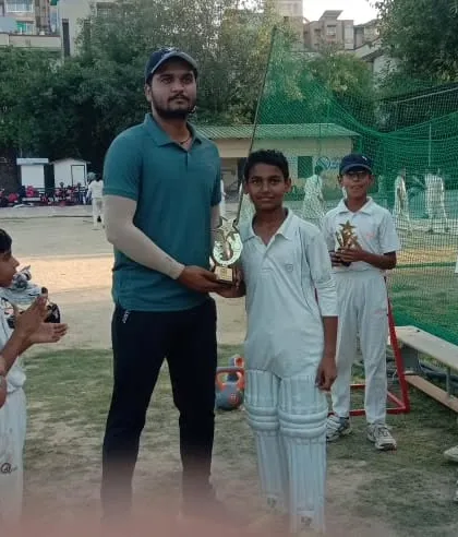 Coach Anuj presenting the Man of the Match trophy to Prashant Yadav for his match-winning 52 runs. We make sure every outstanding performance is recognized.