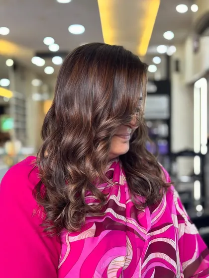 A side profile of the mocha chocolate look. This shade is designed for those who want elegance with a modern twist, and it radiates confidence.
