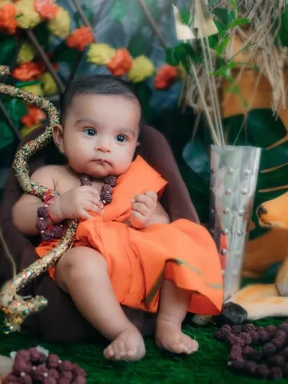 Holding his bow, this little warrior has a determined look. The details of the setup bring the story of Ram to life.