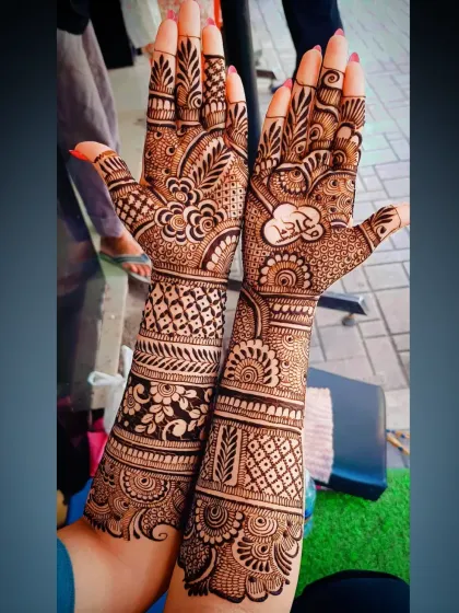 Another angle of the "Ram" motif mehandi, showing the design from a slightly different perspective.