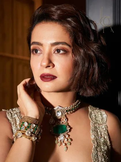 A study in elegance. Surveen Chawla pairs our emerald pendant necklace with stacked polki kadas, showcasing a beautifully curated, luxurious look.