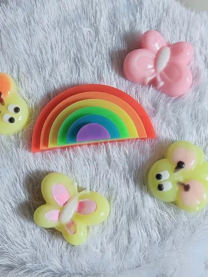 Another arrangement of the bright and cheerful monsoon-themed soaps.