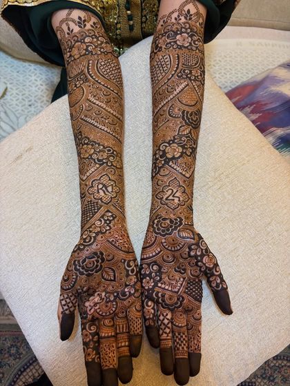 Another shot of the full design, showing both the 'R' and '24' on opposite hands. I love creating these symmetrical yet personalized designs.