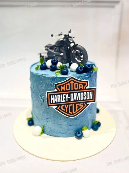 Chic & Themed Cakes for Adults photo 9