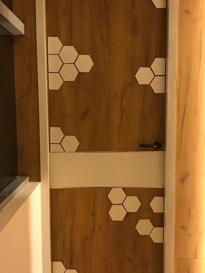 A duplicate image of the door detail, showing the integration of the hexagonal pattern.