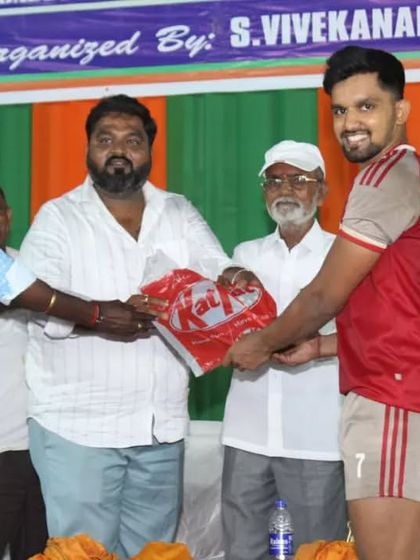 Raj Natekar being awarded 'Man of the Day' at the Maharashtra Tamil Sports tournament.