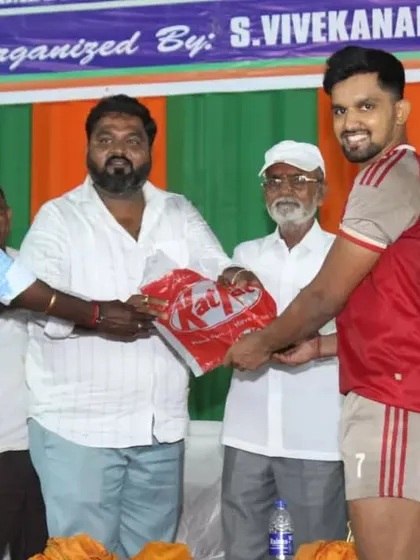 Raj Natekar being awarded 'Man of the Day' at the Maharashtra Tamil Sports tournament.