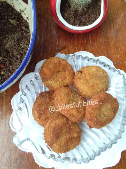 A close-up of the crispy texture of my Malai Kebabs. These chicken cutlets are full of flavour and have a satisfying crunch.