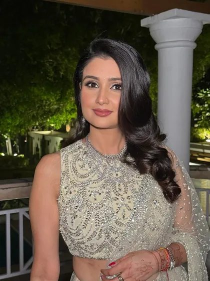 Sparkle and shine. Shefali's reception look is a breathtaking fusion of glamour and grace.