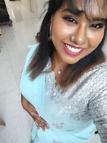 A happy selfie in my new saree. I was so excited about this look and couldn't stop taking pictures.