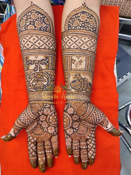 This full-coverage design for the groom's mother incorporates traditional elements like the shehnai and kalash, symbolizing auspicious beginnings.
