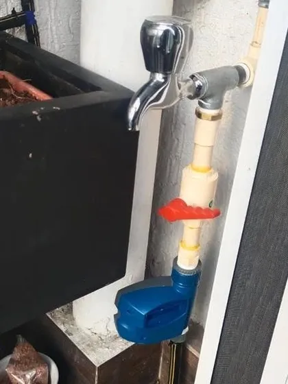 This image shows the core components of one of our irrigation systems connected to a standard tap. We use reliable pumps and filters to ensure consistent water pressure and prevent clogs, making the entire system durable and low-maintenance.