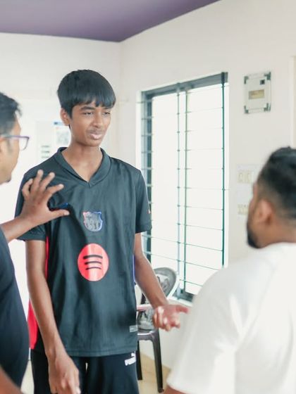 KMG India Head Instructor Rhys Vaz provides personalized feedback during a scenario drill at our Third-Party Protection seminar in Mangalore.