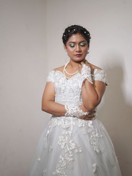 A closer look at the delicate lace and off-shoulder design of this winning ball gown. It’s all about elegance and grace.