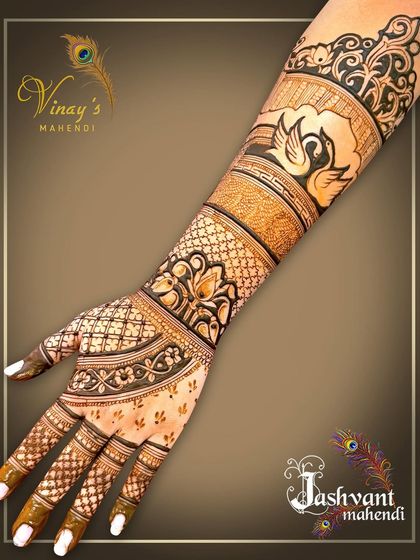 Stunning Back Hand Artistry photo 4