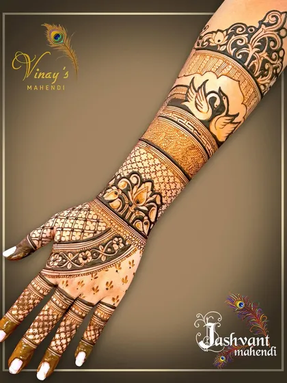 A full-arm back-of-hand design featuring a graceful swan. The mix of bold bands and delicate check patterns creates a balanced and beautiful look.
