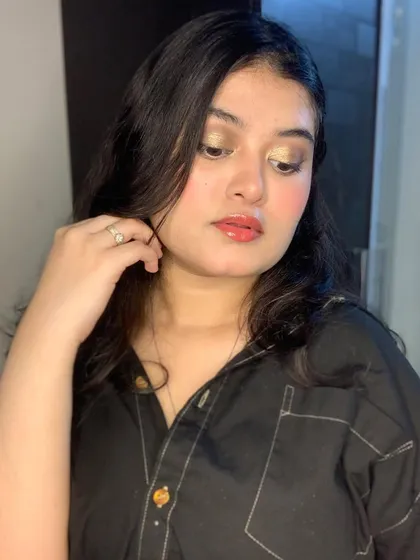 A close-up of the soft golden eye makeup and glossy lip combo.
