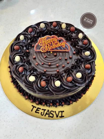 A timeless treat for true chocolate lovers. My classic double chocolate cake is rich, fudgy, and irresistibly smooth, decorated with beautiful piping and crunchy chocolate pearls.