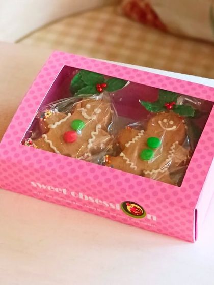 My gingerbread men cookies are a holiday classic. Here they are packaged in a lovely window box, making them an ideal stocking stuffer or small Christmas gift.