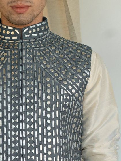 The intricate mirror detailing adds a touch of regal charm to your traditional attire, making it a perfect choice for special occasions.