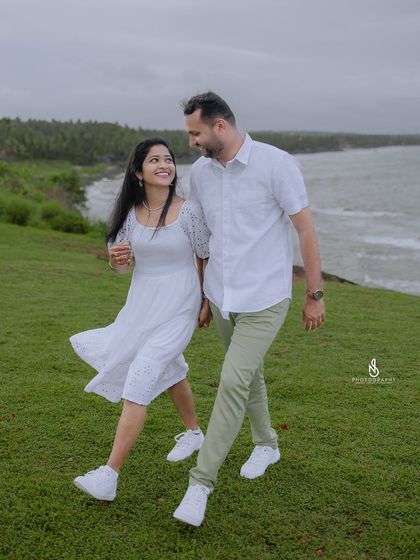 A candid conversation while strolling by the sea. I aim to capture the little moments of connection that happen throughout the shoot.