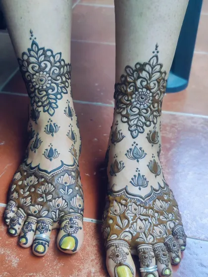 A lovely foot design with a mix of large floral bands and small, scattered lotus motifs.