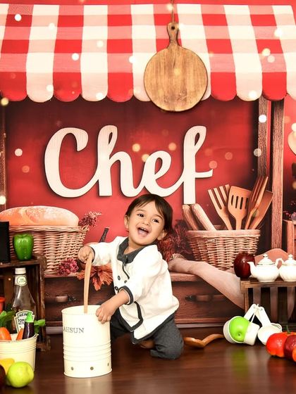 Cooking up some fun in the studio with this little chef! This theme is perfect for capturing your toddler's playful personality with lots of fun props to interact with.