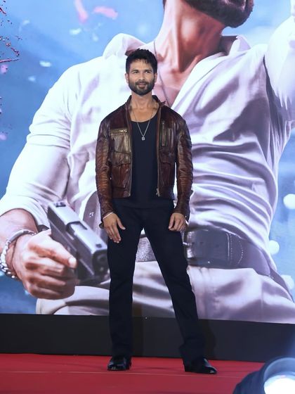 Street Style & Edgy Looks photo 22