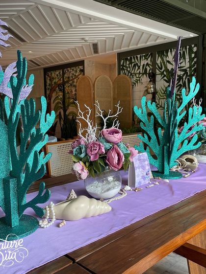 The table centrepieces featured glittery coral props, seashells, pearls, and floral arrangements, creating a beautiful underwater tablescape.