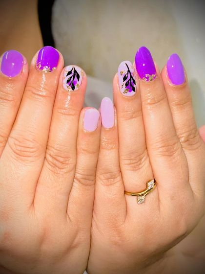 The full set of lavender nails with leaf art, a perfect mix of color and detail.