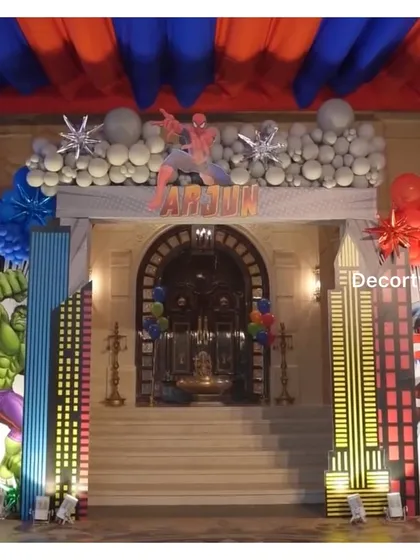 The full superhero entrance setup, featuring Spider-Man, the Hulk, and Captain America, creating an impressive welcome.