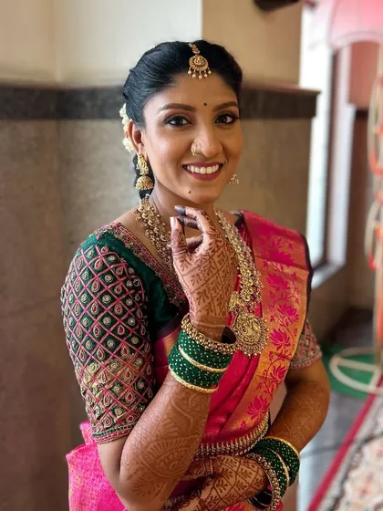 Here is one of my beautiful clients, ready for her pre-wedding rituals. I created a simple, flawless makeup look with a smoked wing liner and also provided the stunning temple jewelry she is wearing from my rental collection.