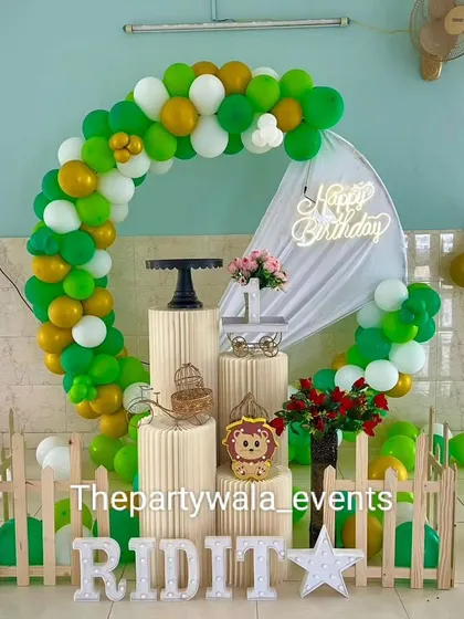 A green, white, and gold balloon ring. This color combination is fresh and elegant, perfect for a first birthday.