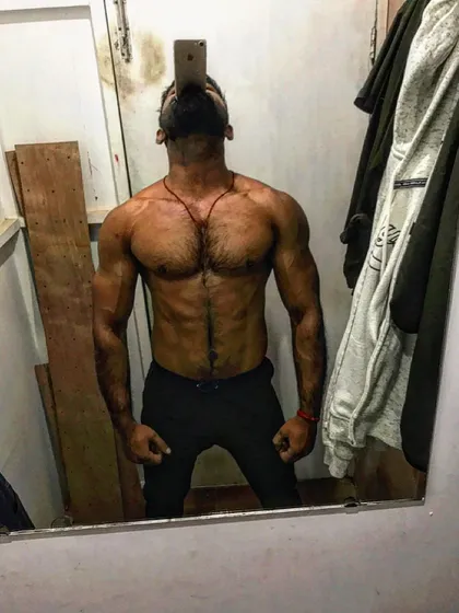I will keep moving forward, slowly but surely. A creative mirror selfie.