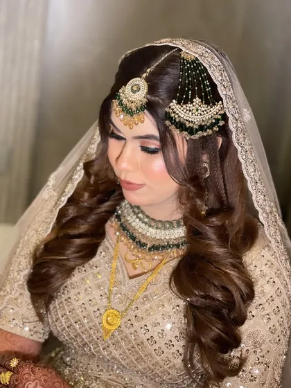 The final look with the dupatta set. She looks absolutely graceful and elegant.