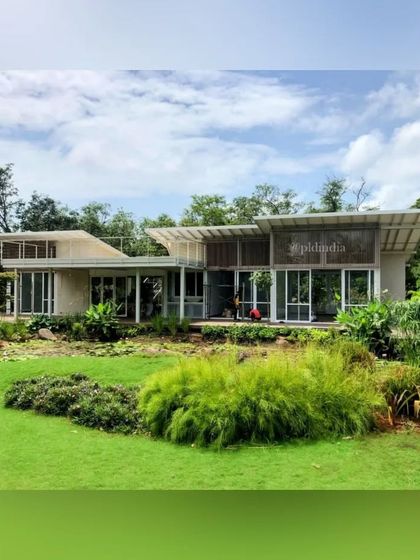 Poolside & Waterside Living photo 18