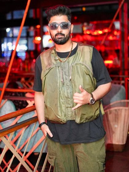 A cool, relaxed pose during my set at The Fixx Bar.